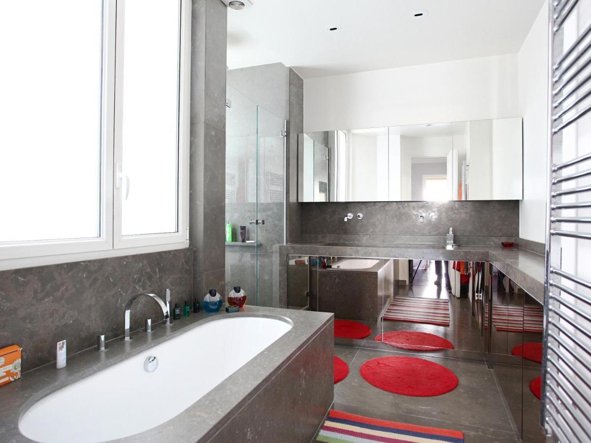 Outstanding 2 Bedrooms With A Terrific Eiffel Tower View Parigi Esterno foto