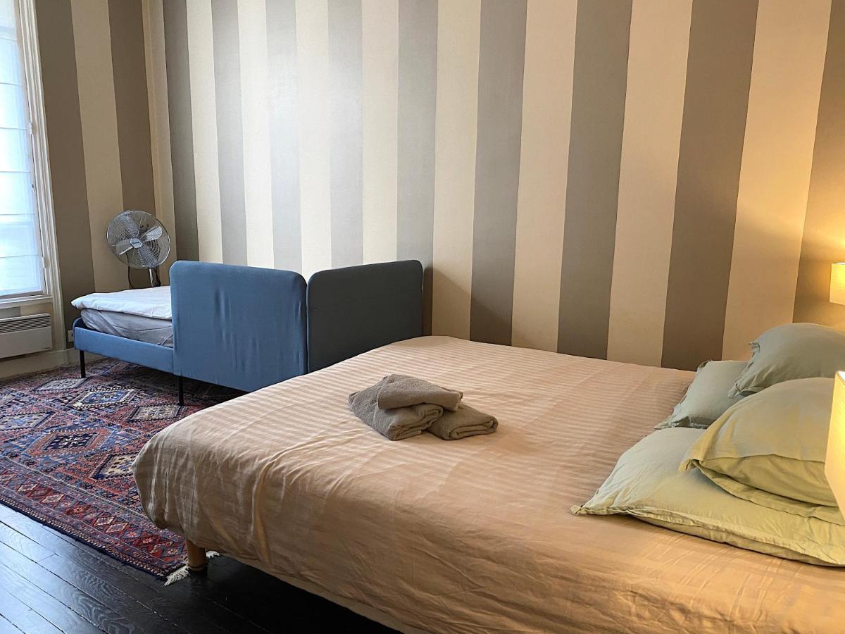 Outstanding 2 Bedrooms With A Terrific Eiffel Tower View Parigi Esterno foto